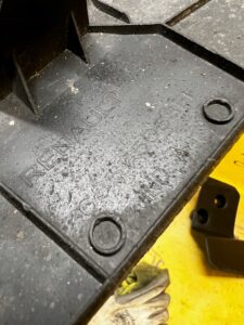 OSŁONA PLASTIK ZAŚLEPKA NADKOLA TYŁ LEWA LEWY DACIA SANDERO III 2021R