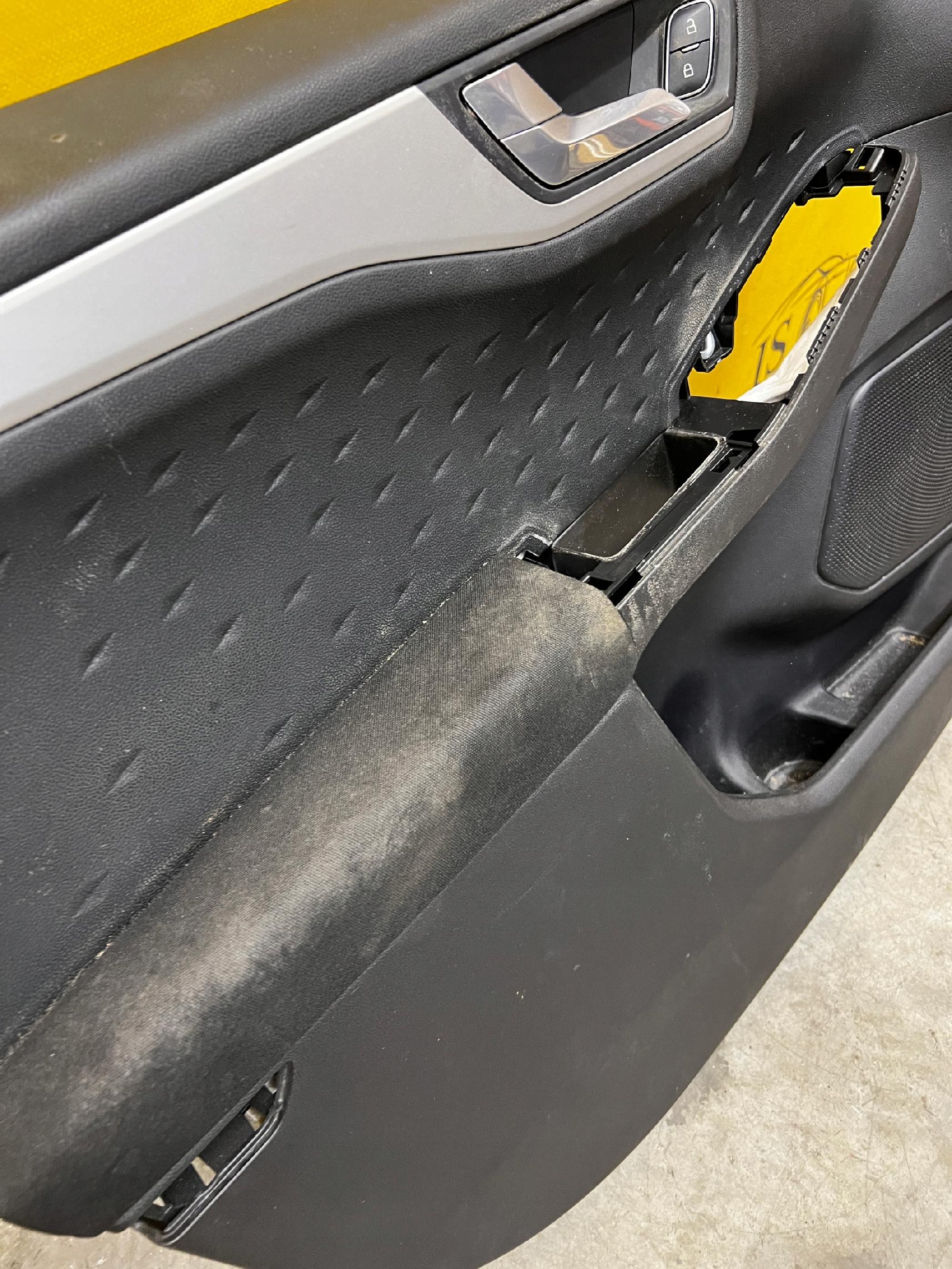 TAPICERKA BOCZEK DRZWI PRZÓD LEWY FORD KUGA MK3