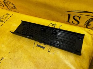 PLASTIK OSŁONA LISTWA PROGU PROGOWA PRZÓD LEWY 4 DRZWI FORD BRONCO 21-