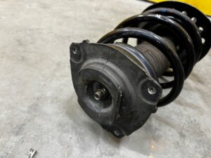 AMORTYZATOR PRZEDNI PRZÓD NISSAN LEAF I ZE0