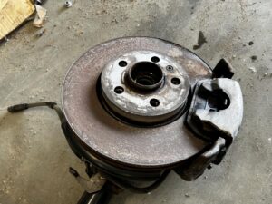 ZWROTNICA AMORTYZATOR MCPHERSON SPRĘŻYNA LEWA SKODA SCALA 1.0 TSI