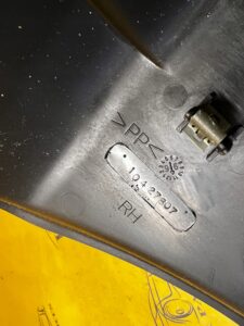 OSŁONA ZAŚLEPKA ZAWIASU DACHU PRAWA CHEVROLET CORVETTE CABRIO C5 97-04