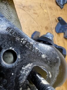 KPL ZAWIASY DRZWI TYŁ PRAWY FORD BRONCO 21- AZURE GREY PEARL