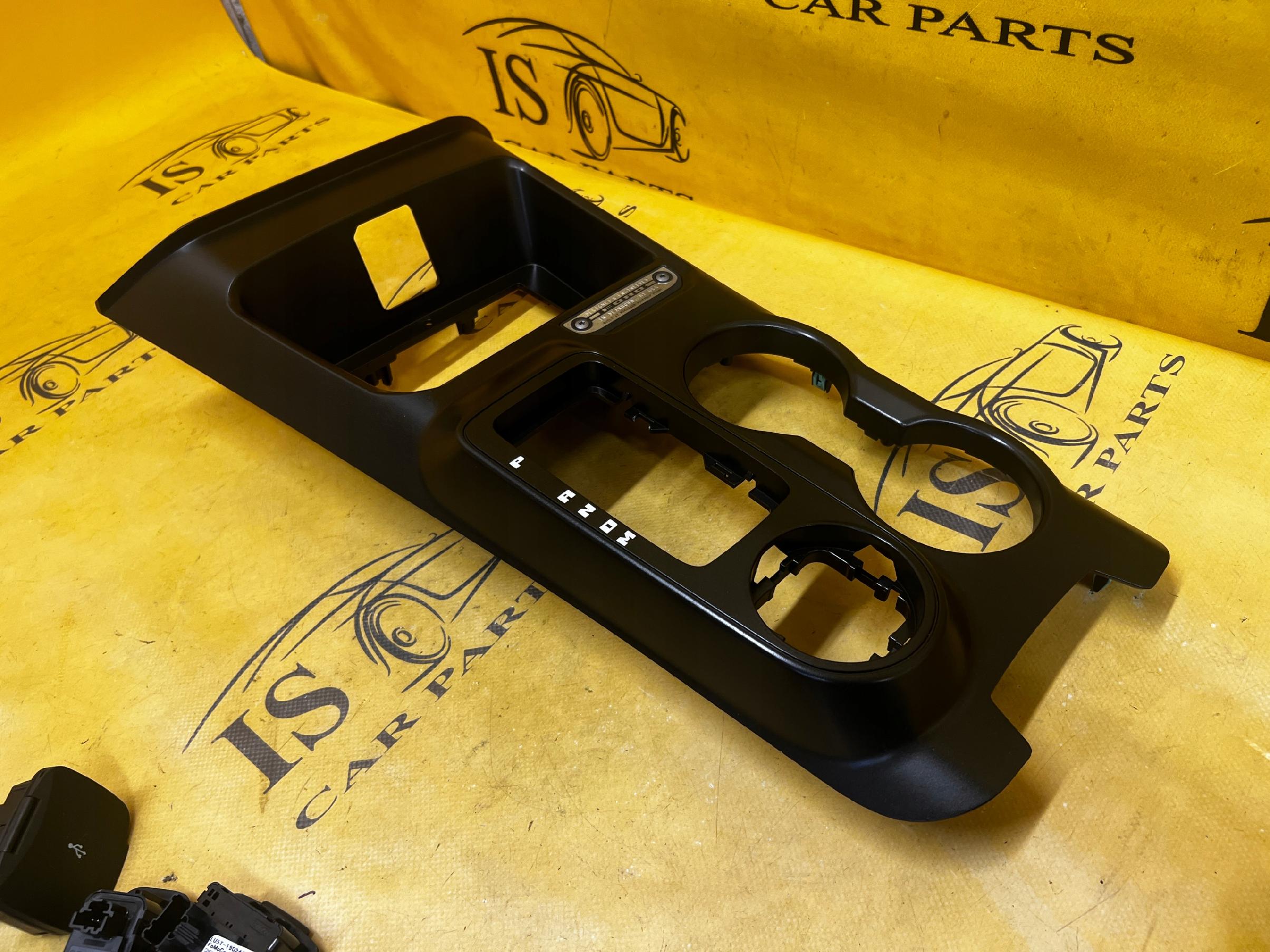 RAMKA OSŁONA DEKOR TUNELU ŚRODKOWEGO FORD BRONCO 21-