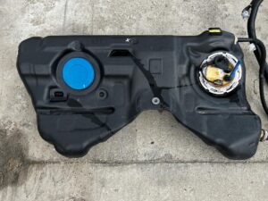 ZBIORNIK PALIWA BAK BAKU POMPA BMW SERIA 5 G30 RWD 3.0 DIESEL 530D