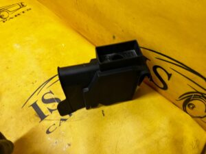 ZAŚLEPKA OSŁONA KLEMY ZACISKU AKUMULATORA PORSCHE MACAN 95B 2.0 TFSI