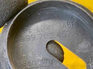 OSŁONA ŚRUBY AMORTYZATORA PRZÓD PORSCHE 987 CAYMAN