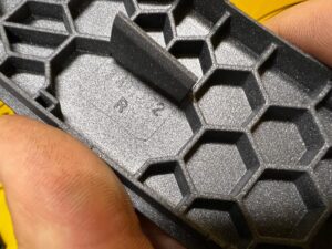 UCHWYT RĄCZKA TAPICERKI BOCZKA DRZWI PRZÓD PRAWY BMW X3 E83 NOWY OEM