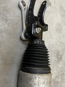 AMORTYZATOR PNEUMATYCZNY MIECH PRZÓD PRAWY PORSCHE CAYENNE II 7P5 GTS