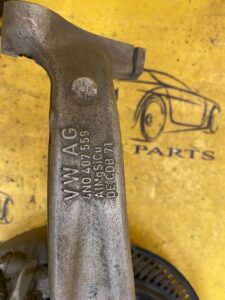 ZWROTNICA PIASTA ZAWIESZENIE PRZÓD LEWA LEWY AUDI A8 4N D5