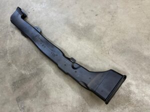 NAWIEW KANAŁ KIEROWNICA POWIETRZA TYŁ SŁUPKA B PRAWY AUDI SQ7 Q7 4M0