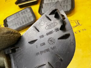 OSŁONA ZAŚLEPKA TUNELU ŚRODKOWEGO FORD FIESTA MK8