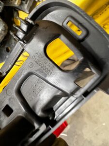 PRZEŁĄCZNIK SKŁADANIA OPARCIA KANAPY FOTELA TYŁ LEWY MERCEDES C-KLASA W206