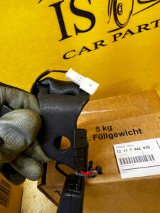 ZAPINKA ZAMEK KLAMRA PASA TYŁ PRAWY BMW 3 G20 G21 NOWA OEM