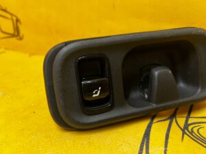 PRZEŁĄCZNIK SKŁADANIA OPARCIA KANAPY FOTELA TYŁ PRAWY MERCEDES C-KLASA W206