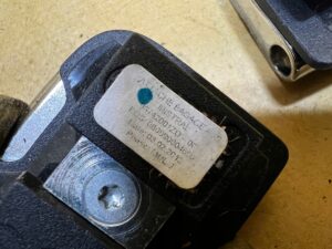 KOMPLET SZYNY PROWADNICE PODŁOGI BAGAŻNIKA PEUGEOT 508 I KOMBI SW