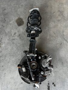 NOGA ZWROTNICA AMORTYZATOR PRZÓD LEWY PEUGEOT 3008 II 5008 II GRANDLAND X