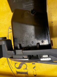 KRATKA NAWIEWU ŚRODKOWA RAMKA NAWIGACJI OSŁONA DESKI PEUGEOT 508 I EU