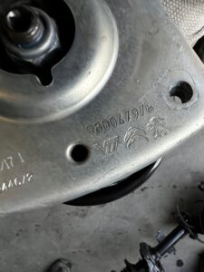 NOGA ZWROTNICA AMORTYZATOR PRZÓD LEWY PEUGEOT 3008 II 5008 II GRANDLAND X