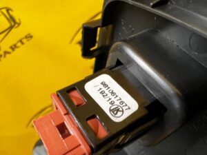 PANEL PRZEŁĄCZNIK OTWIERANIA KLAPY TYŁ BAGAŻNIKA PEUGEOT 3008 II