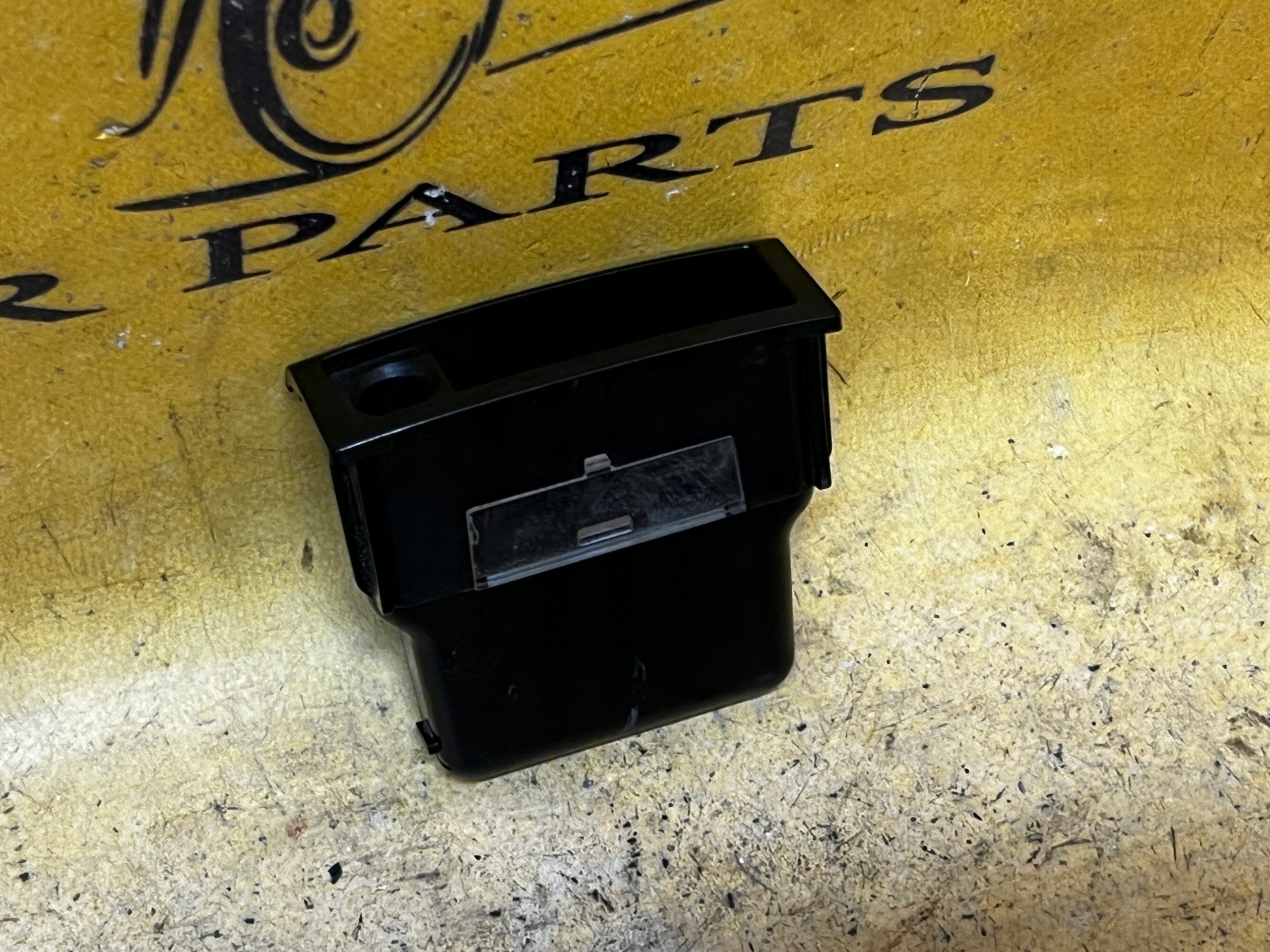 POPIELNICZKA SCHOWEK PORSCHE CAYENNE II 7P5