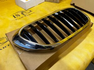 GRILL ATRAPA NERKA PRAWY PRAWA BMW 5 G30 G31 M-PAKIET SPORT NOWY OEM
