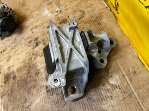 ŁAPA MOCOWANIE PODUSZKA SILNIKA FORD ESCAPE MK4 FWD 2WD 1.5 ECOBOOST