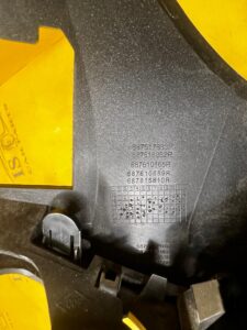 KRATKA NAWIEWU DESKI KONSOLI PRZÓD LEWY RENAULT KADJAR EU