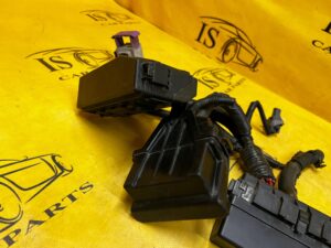 KOMPLET SKRZYNKA BEZPIECZNIKÓW PRZEKAŹNIKÓW RENAULT KOLEOS II 2.0 DCI