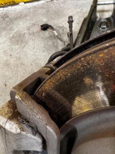 ZWROTNICA TYŁ KOMPLETNA ZACISK PRAWA TESLA MODEL 3 2WD