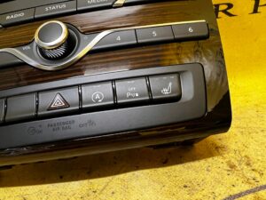 PANEL STEROWANIA RADIO CD GRZANIE FOTELI PARKTRONIC DREWNO INFINITI Q30