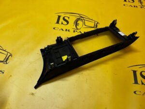 RAMKA WYŚWIETLACZA RADIA W DESCE ROZDZIELCZEJ INFINITI QX30