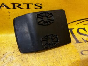 PODKŁADKA GUMOWA TYLNEGO SCHOWKA BMW 5 G30