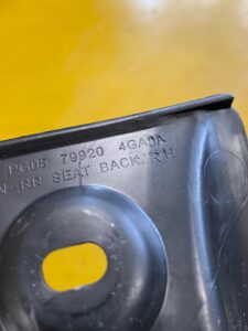 OSŁONA ZAŚLEPKA FOTELA PRAWY TYŁ INFINITI Q50