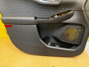 TAPICERKA BOCZEK DRZWI PRZÓD LEWY FORD KUGA MK3 TITANIUM LINE