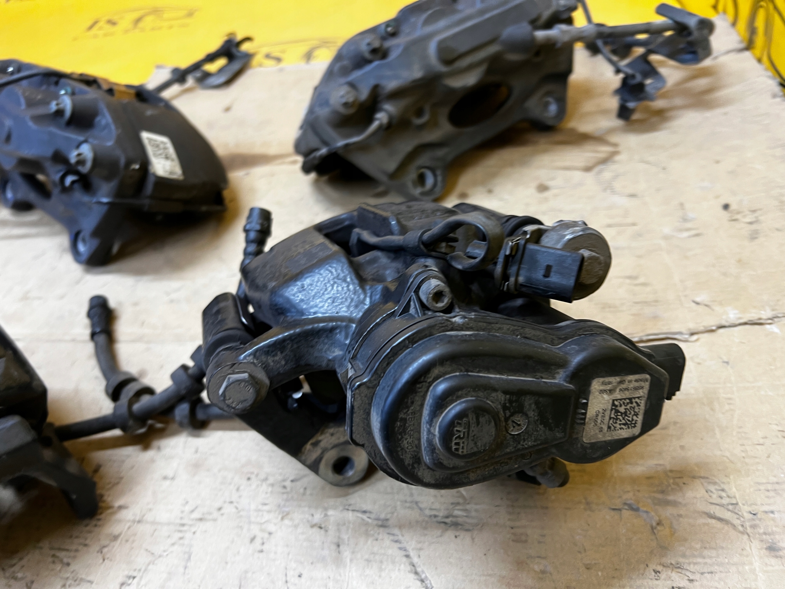 KOMPLET ZACISKI HAMULCOWE PRZÓD TYŁ PORSCHE MACAN 95B 2.0 TFSI