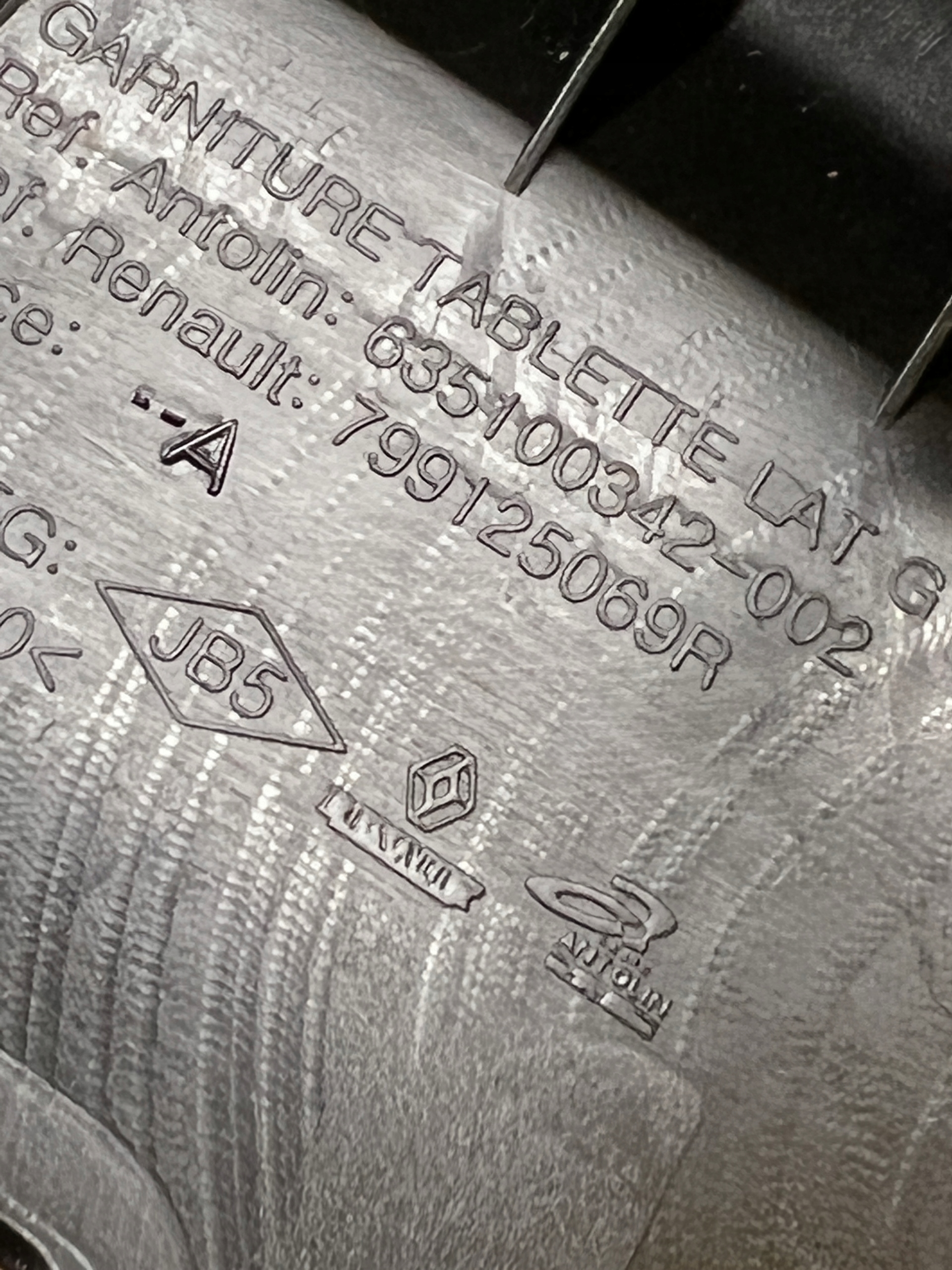 LEWA PODPORA PÓŁKI BAGAZNIKA RENAULT MEGANE IV HB