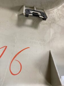 DOLNA OSŁONA DESKI POD KIEROWNICE INFINITI Q50