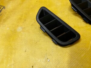 KRATKA ZAŚLEPKA MASKOWNICA DESKI PRAWA RENAULT MEGANE IV