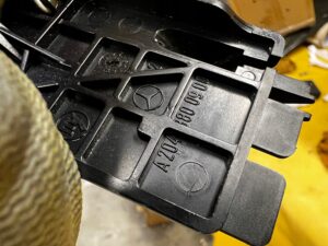 RĄCZKA DŹWIGNIA CIĘGNO LINKI MASKI POKRYWY SILNIKA MERCEDES GLS X166