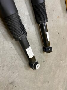 KOMPLET AMORTYZATORY TYŁ TYLNE RANGE ROVER EVOQUE II L551 2.0 DIESEL