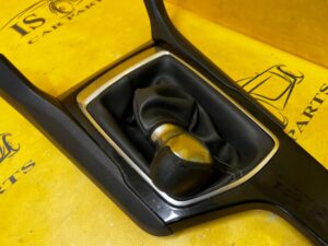 MIESZEK DRĄŻEK ZMIANY BIEGÓW DEKOR TUNELU ŚRODKOWEGO PEUGEOT 308 II T9 EU