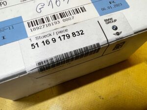 ZAMKNIĘCIE ZAMEK PODŁOKIETNIKA TUNELU ŚRODKOWEGO BMW 7 F01 F02 F04 NOWY OEM