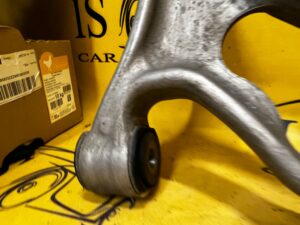 WAHACZ LEWY PRZÓD PORSCHE CAYENNE 7P5 LIFT 4.2D