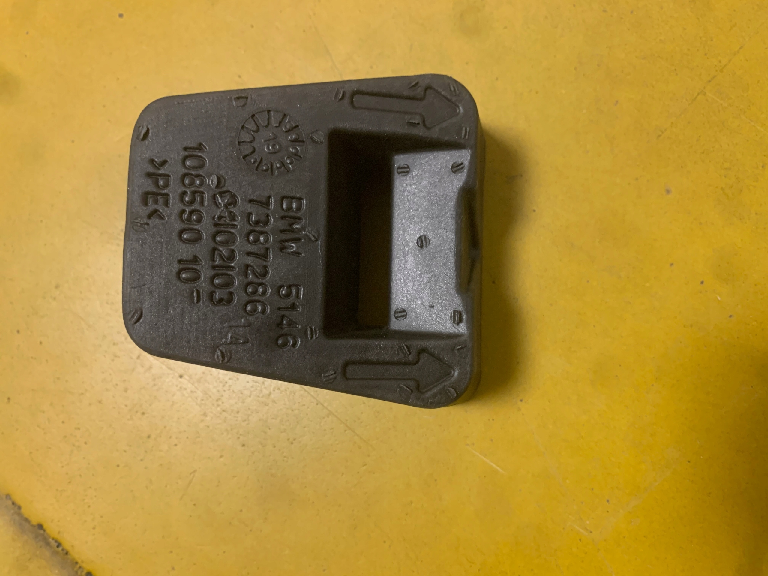 OSŁONA WKŁADKA PIANKA PÓŁKI TYŁ BMW F22 7387286