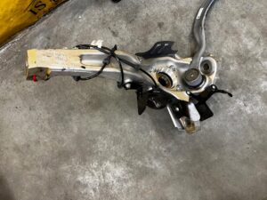 ZWROTNICA PIASTA CZUJNIK ABS PRZÓD PRAWY LAND ROVER DEFENDER II L663