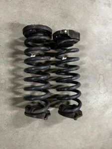 KOMPLET SPRĘŻYNY TYŁ TYLNE PRAWY LEWY RANGE ROVER VELAR L560