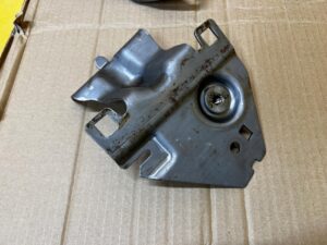 WSPORNIK MOCOWANIE PASA BEZPIECZEŃSTWA PRZÓD PRAWY PEUGEOT 308 II T9