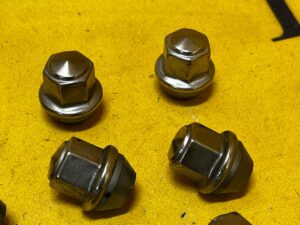 5 X ŚRUBA KOŁA FELGI NAKRĘTKA FORD KUGA MK3 NOWA