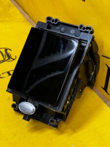 SCHOWEK TUNELU ŚRODKOWEGO DEKOR CUPHOLDER RANGE ROVER VELAR L560